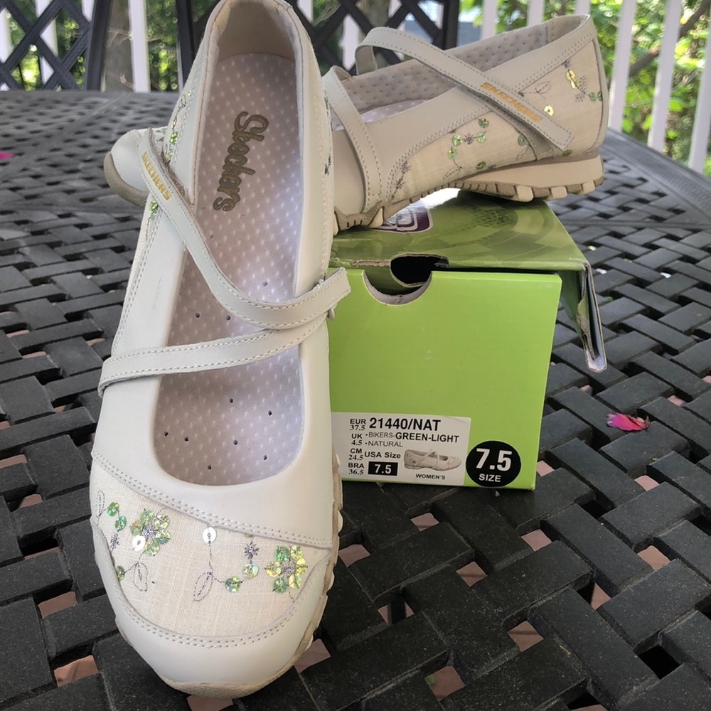 Skechers Active women’s 7.5 Bikers Natural